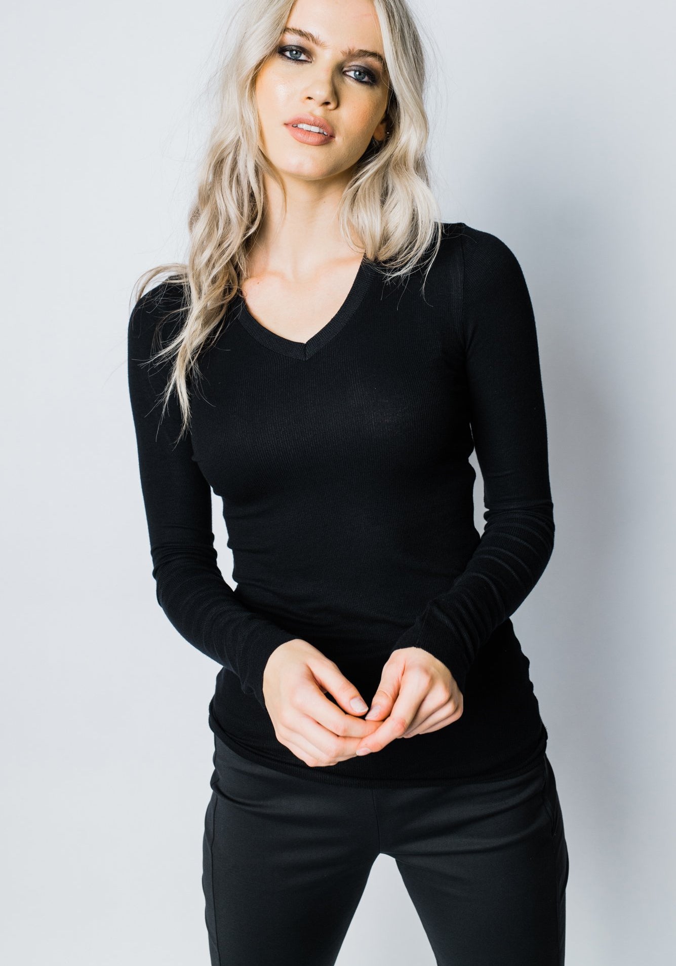 LS Skinny V-Neck Tee Blk