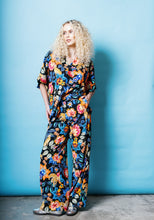 Load image into Gallery viewer, The Wide Leg Pant in Black Jungle