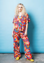 Load image into Gallery viewer, Resort Pullover in Red Jungle