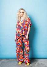 Load image into Gallery viewer, Resort Pullover in Red Jungle