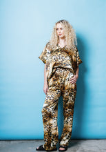 Load image into Gallery viewer, Silk Pant in Golden Leopard